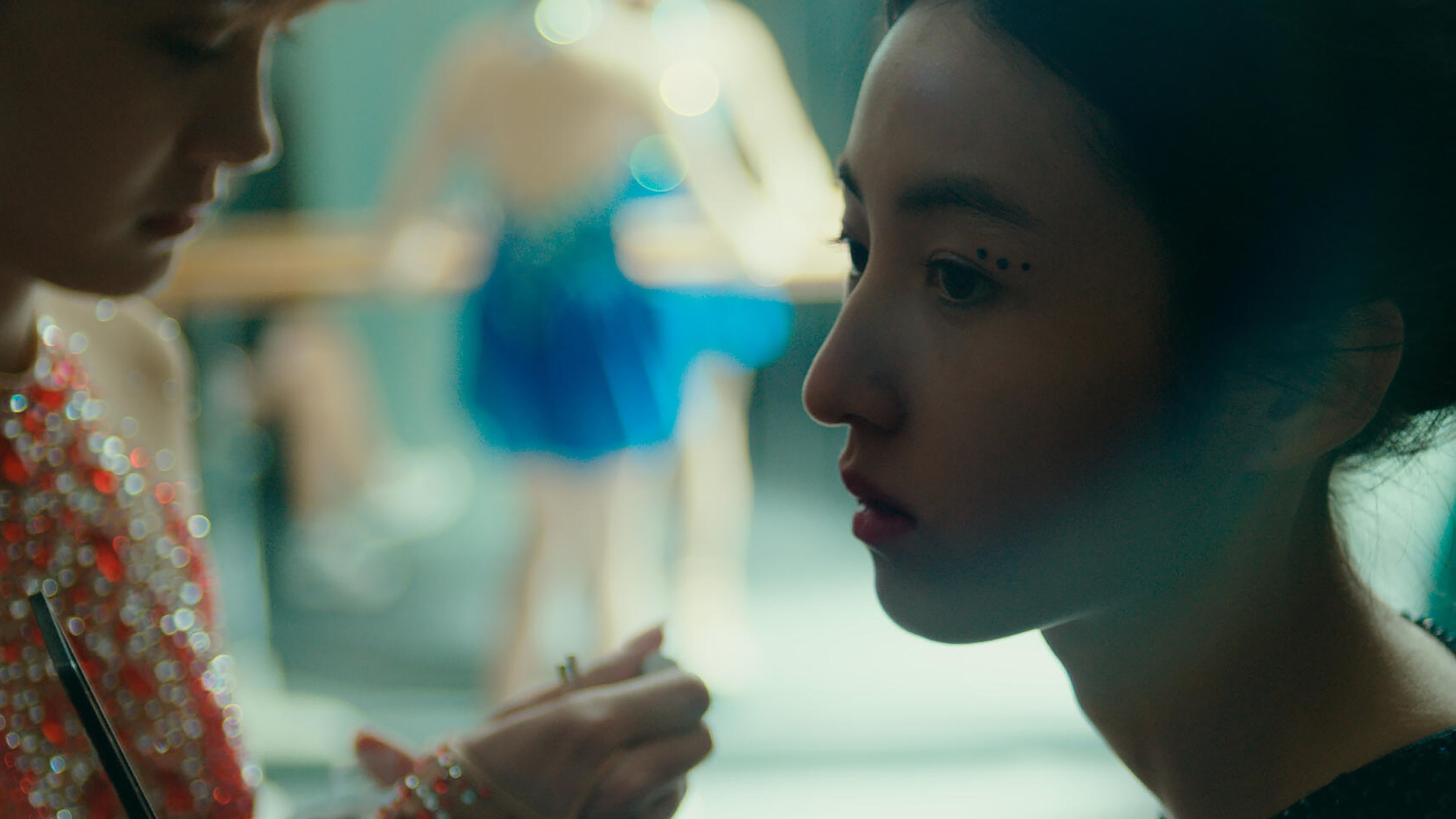 Cô Gái Trên Bờ VựcHình bìa