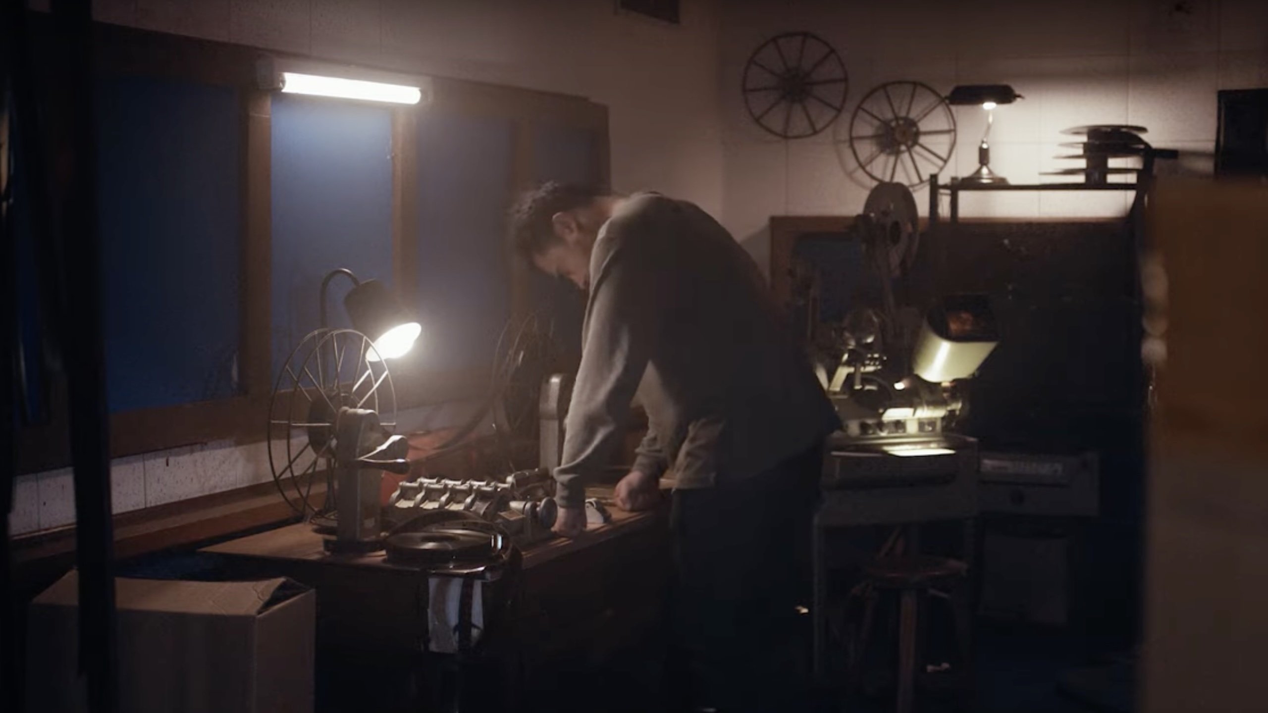 Thước Phim Ma QuáiHình bìa