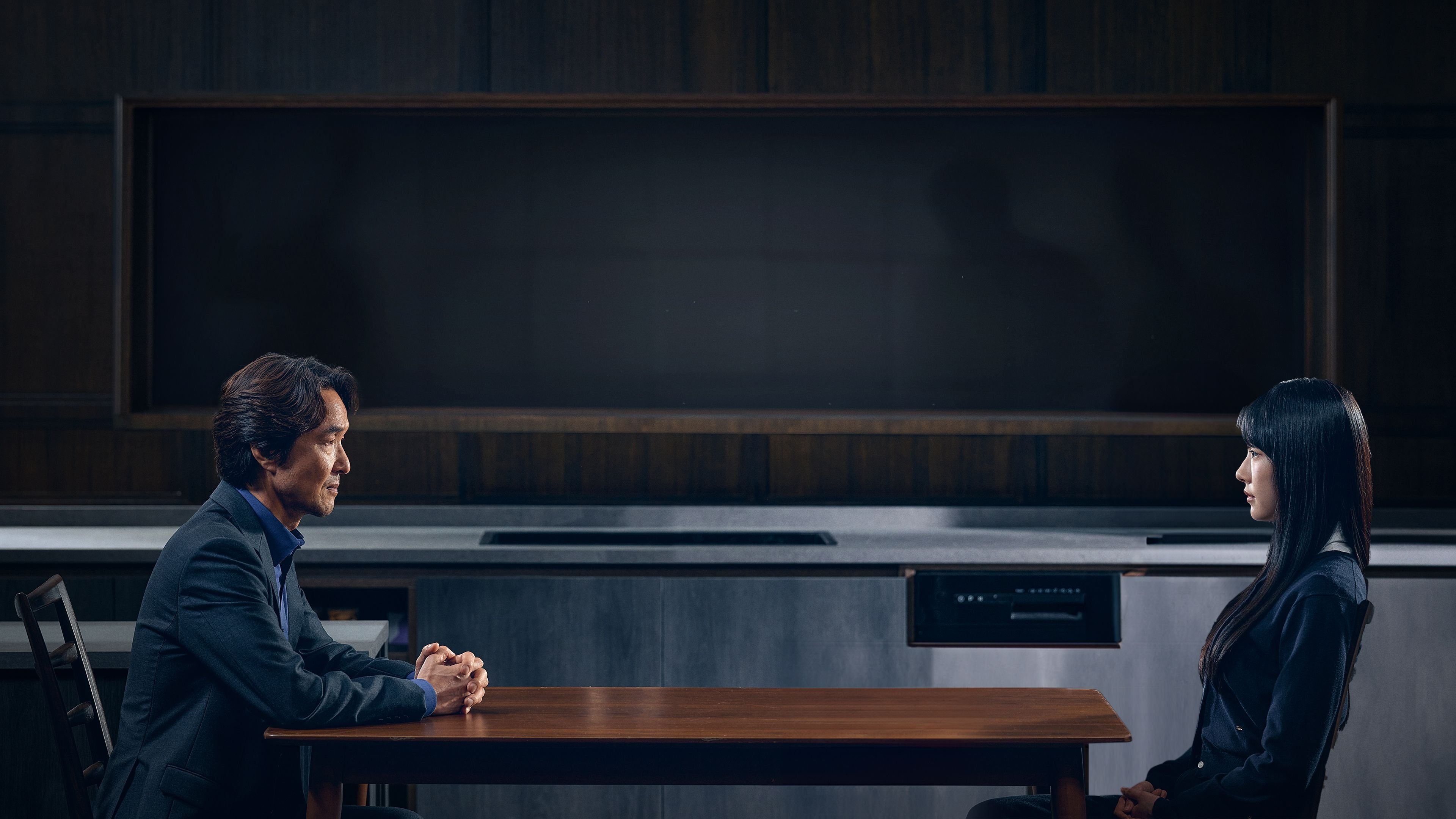 Nghi Phạm Cận Kề (Kẻ Phản Bội Thân Mật)